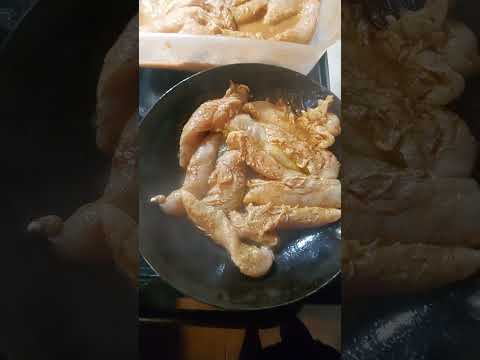 Creamy Chicken & Bacon Fettuccine Alfredo | Garlic Toast & Cabbage Side