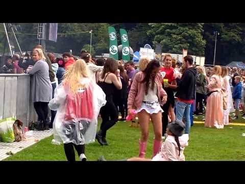 Naughty Boy - Runnin' | Running Man Challenge Epic Fail!!! | LIMF 2017 | Music Festival Vlog