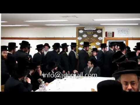 Pupa Rebbe Greeting His Chassidim In monsey - Teves 5772