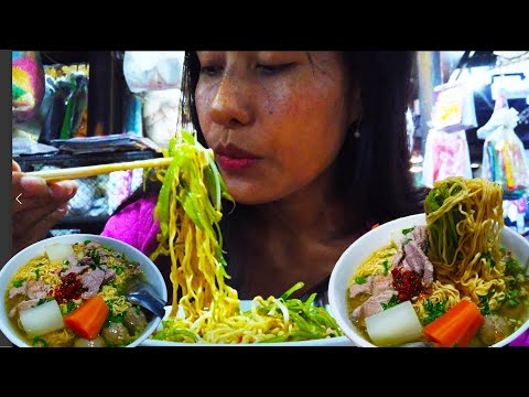 Breakfast At Deum Thkouv Market - Instant Noodle Soup With Beef