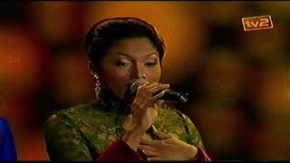 Ziana Zain &amp; Dato Sri Siti Nurhaliza  -  Kemelut Di Muara Kasih (Duet 2005) [LIVE]