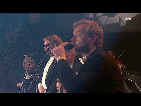 Radioresepsjonen Synger StavmikserJinglen med KORK på Rockefeller