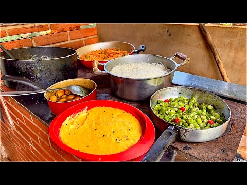 ALMOÇO CASEIRO FRANGO CAIPIRA COM ANGU DE MILHO VERDE E QUIABO