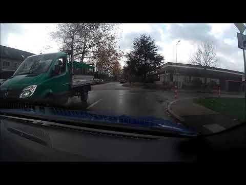 Abknickende Vorfahrtstraße in Ratingen West