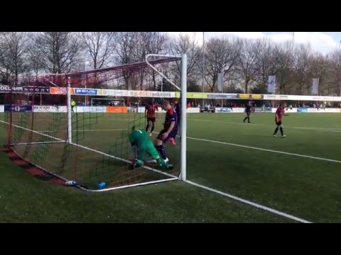 VVIJ - Zouaven: de video referee heeft het druk. Ik dacht dat ie net achter de lijn was