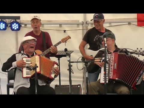 Sigmund Dehli`s Orkester   Spiller Titano låten på konserten