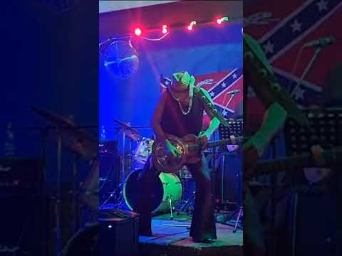 Fabio Hollerin' Clarizia - a beer please!