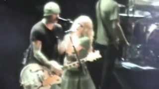 Avril Lavigne - All The Small Things (Blink 182 Cover) [Live Bonez Tour 2005] #HD