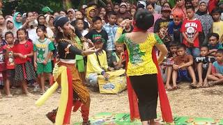 Download lagu Celeng Mogok Bela dan Ade Cuit Lengger Panca Krida Budaya di Pekodokan Wangon Cilacap mp3 Download lagu Celeng Mogok Bela dan Ade Cuit Lengger Panca Krida Budaya di Pekodokan Wangon Cilacap mp3