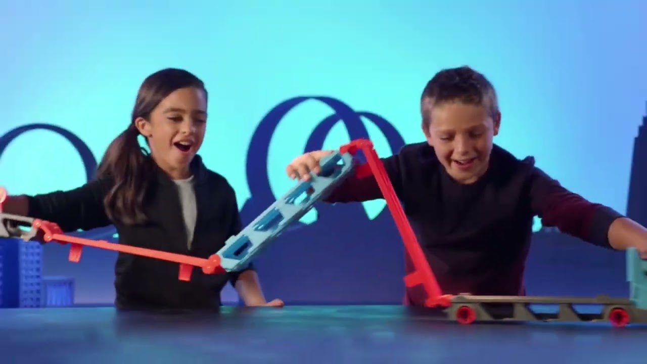 Hot Wheels: 2 az 1-ben Ultimate Szállító kamion - Mattel videó