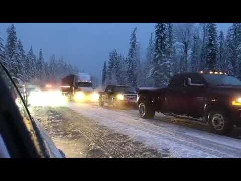 Snoqualmie pass FD Engine 146 + a KCS FPIU responding (most likely to the same MVA call)