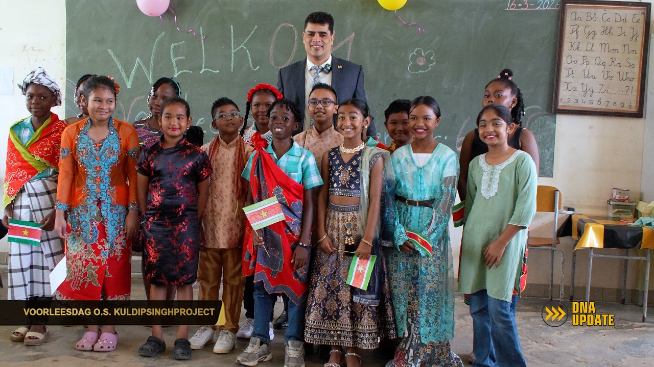 DNA-voorzitter leest voor op O.S. Kuldipsinghproject