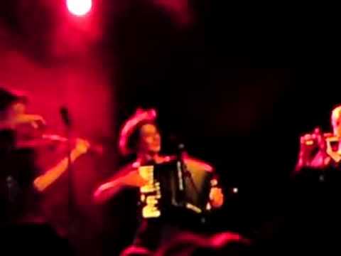 The Puppini Sisters sing I'm Sending A Letter To Daddy