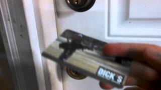 How to open locked door with credit card