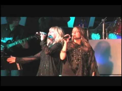 Reba & Kelly Clarkson Because of You performed by The DFW All-Stars (live) featuring Lani & DeAwnna