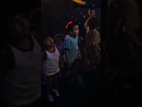 Gino con compañeritos del Jardín salto baile música festejo cumple Ramiro Buenos Aires 19/3/26