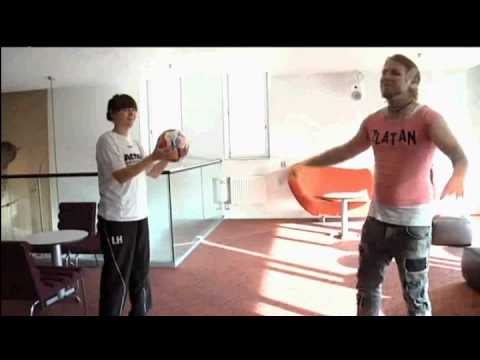 idol 2010 - Idolduellen: Här knockar Linnea fotografen.