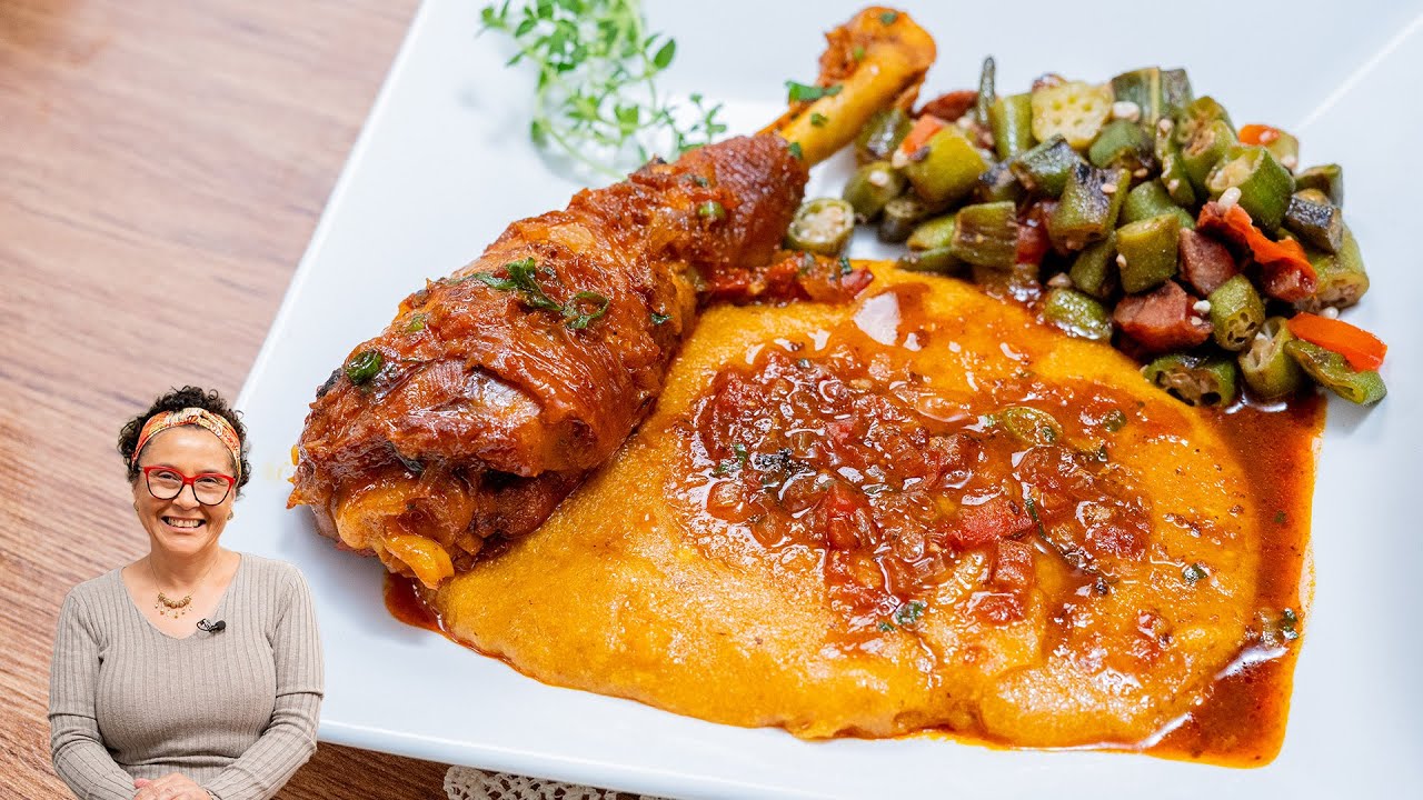 FRANGO CAIPIRA COM QUIABO E POLENTA, TÍPICA COMIDA MINEIRA