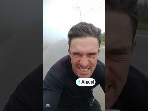 Cicloviajero Argentino recorriendo el Ecuador en bicicleta desde Chunchi hasta Alausi Chimborazo