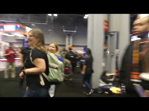 NYCC 2023 A walk accross the booths (4K) v1