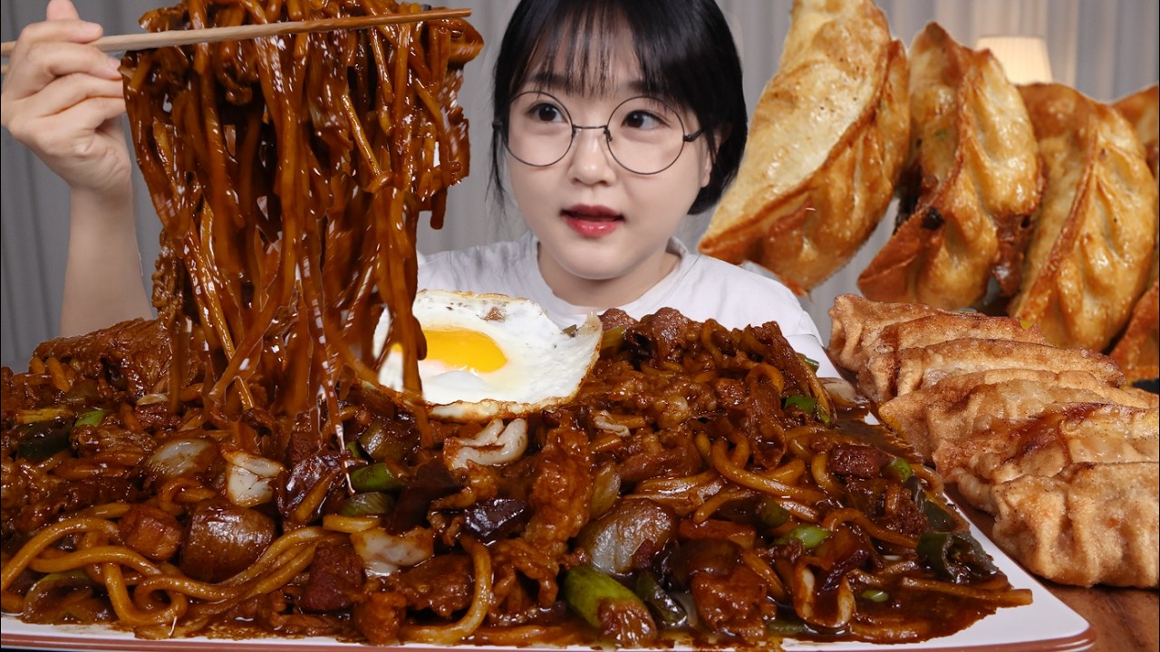 윤기 좔좔~ 차돌짜장면과 바삭한 군만두 먹방🤤Jajangmyeon & Fried Dumplings Mukbang ASMR
