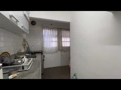 Video de YouTube - Apartamento de tres dormitorios en venta en Pocitos con patio exclusivo y garaje.
