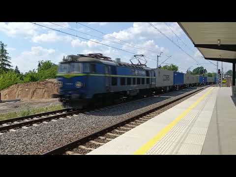 2 pociągi na stacji Biała Podlaska (ET22, 37WEa). 23.07.2022