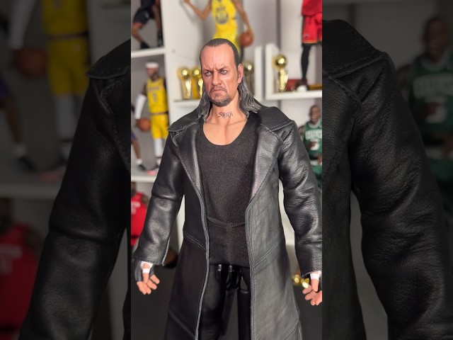 Vídeo relacionado con Mattel WWE Main Event Series161 Undertaker, Figura de acción Coleccionable de la Superestrella de 15,24cm, 14puntos de articulación y Aspecto Realista, JHH89
