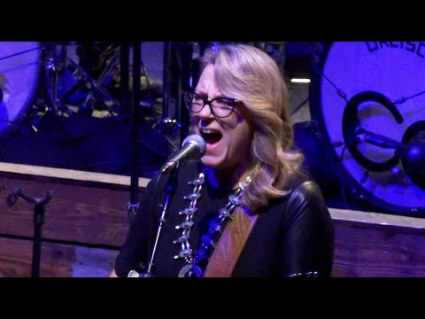 Susan Tedeschi plays the blues "Little By Little" Boston, MA 12/4/21