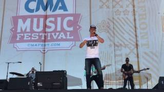 Watch Granger Smith perform his new single &quot;It Happens Like That&quot; at CMA Fest
