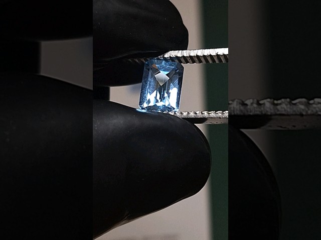 حجر توباز طبيعي بشهادة مختبر