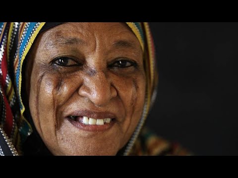 ما هي عادة "الشلوخ" القبلية التي تشوه الوجوه في السودان؟