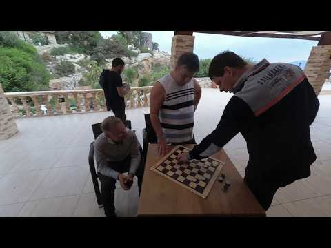 Sergey Belosheev showing his game against Alexander Shvartsman
