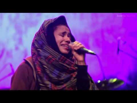 Nneka LIVE Walking   My Fairy Tales   Tour 2015 @Jam'in'Berlin