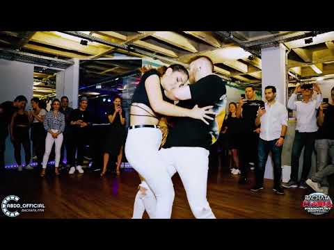 Nick & Daniela - Besos Mojados (Mayimbito & Itzza Primera)