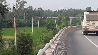preview picture of video 'UNA NANDED SUPERFAST EXPRSSS ENTERING RUPNAGAR WITH GZB WAP 4 THROUGH HIGHWAY SCENERY'