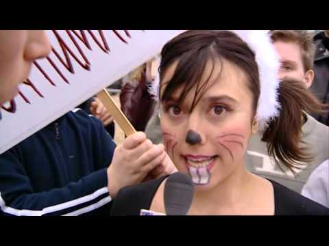 Learn Spanish with Extra in Spanish 10 [Subtitle] - Ana protesta