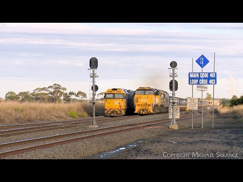 7736V Pacific National Grain Train Passes 7734V At Gheringhap (18/4/2023) - PoathTV Railways