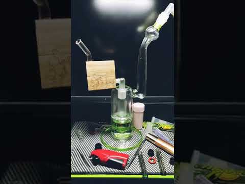 Testing Black Leaf Ballon glass bong with T1 Dynabox