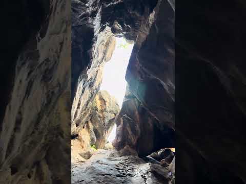 Entrada a la cueva de Ambo Huanuco jatumuchco en el toro de oro