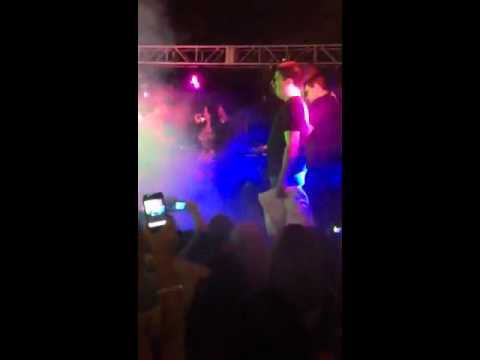 Don Omar getting on stage @ Dragonfly