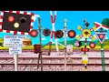 Railroad Crossings That Constantly Switch Between New And Old Σιδηροδρομική διάβα�