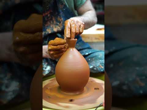 Throwing a Ceramic Vase w/ a Thin Neck ( #shorts )