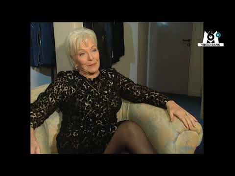 Line Renaud continue de se mobiliser contre le Sida ! // Extrait archives M6 Video Bank