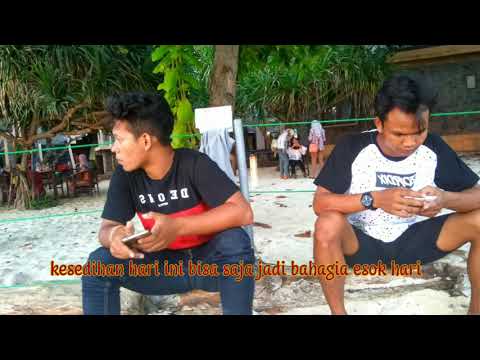 D masiv  ft ariel, giring  dan momo - ESOK KAN BAHAGIA + Lirik