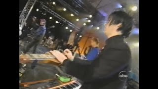 Queens of the Stone Age - A Song for the Dead live on Kimmel, 2003