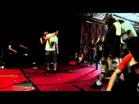 GRINDER BUENO - Live @ Bruitisme #2 (video 1)