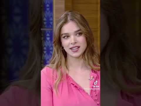 Hailee Steinfeld Dogs