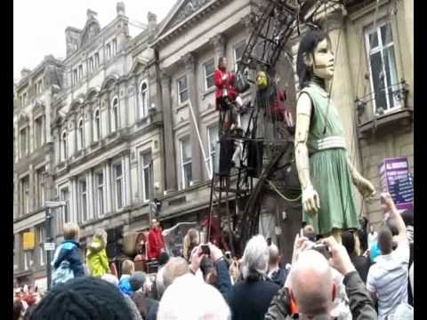 Little Girl Giant - Liverpool.wmv