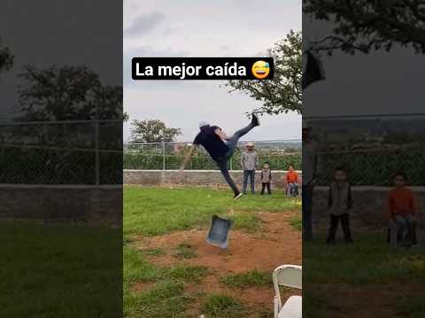 La mejor caída - Bájate 😅😱🤭 #caída #viral #shortvideo #humor #risas #comedia #fyptiktok #memes #fyp
